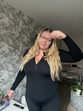 LucieLouBabe online show from 07-21-26, 10:39
