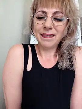 Snapshot of Kitty-MEOWW chatting on 05-26-26, 08:54 Kitty-MEOWW online show from 05-26-26, 08:54