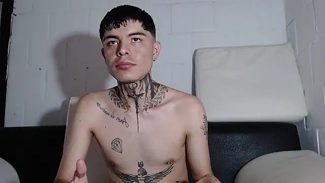 Snapshot of badboy-fox chatting on 05-25-26, 11:00 badboy-fox online show from 05-25-26, 11:00