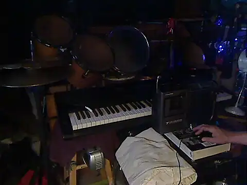 Snapshot of Dreamzluvz2 chatting on 07-20-26, 04:49 Dreamzluvz2 online show from 07-20-26, 04:49