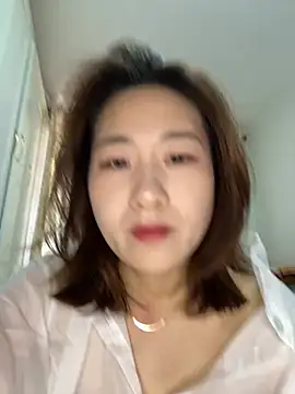 Snapshot of U-mi chatting on 06-02-26, 01:18 U-mi online show from 06-02-26, 01:18
