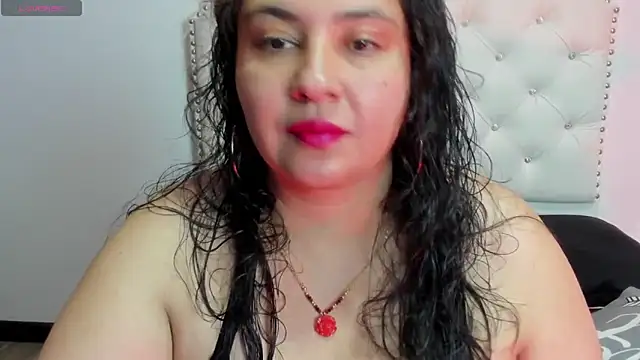 Snapshot of JadeBellee chatting on 05-27-26, 12:46 JadeBellee online show from 05-27-26, 12:46