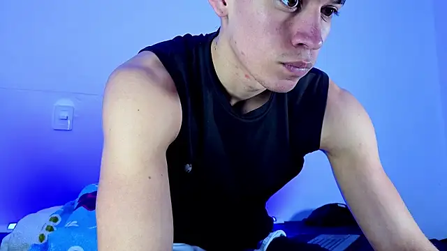 Luke Muscle online show from 05-25-26, 01:06