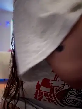 Snapshot of lil_martian chatting on 12-04-25, 04:05 lil martian online show from 12-04-25, 04:05