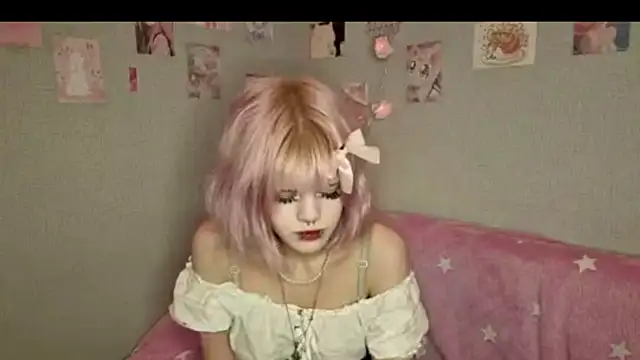 Snapshot of VelvetAlice chatting on 06-25-26, 08:13 VelvetAlice online show from 06-25-26, 08:13