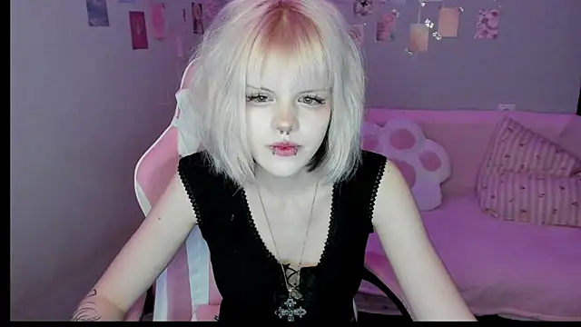 Snapshot of VelvetAlice chatting on 07-15-26, 08:36 VelvetAlice online show from 07-15-26, 08:36