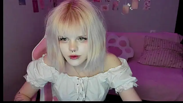 Snapshot of VelvetAlice chatting on 07-17-26, 08:46 VelvetAlice online show from 07-17-26, 08:46