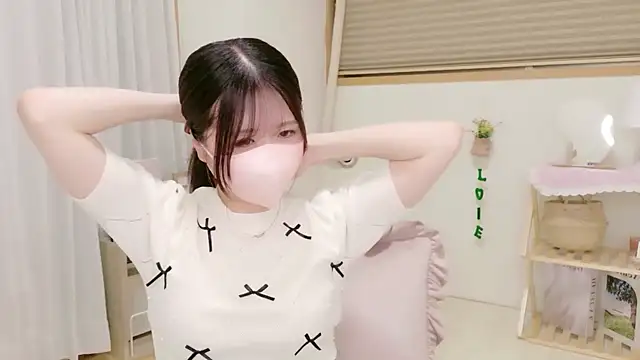 Yuinyaaa online show from 06-04-26, 07:25