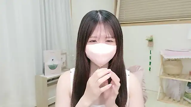 Yuinyaaa online show from 06-15-26, 07:32