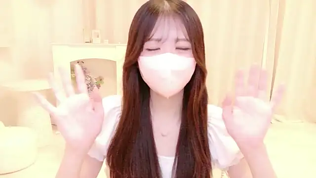 Yuinyaaa online show from 06-22-26, 07:16