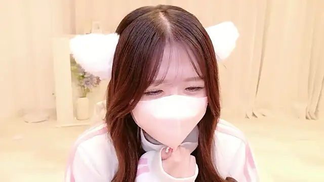 Yuinyaaa online show from 06-28-26, 10:43
