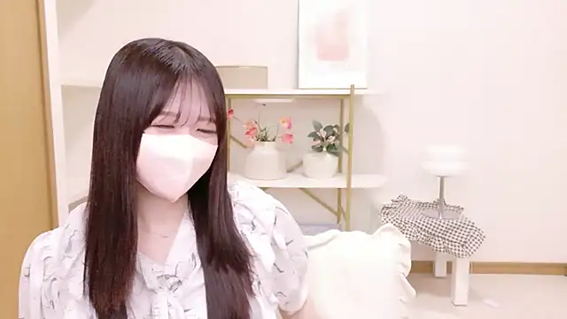 Yuinyaaa online show from 07-22-26, 10:40