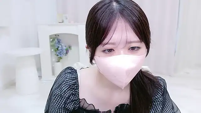 Yuinyaaa online show from 07-27-26, 07:04