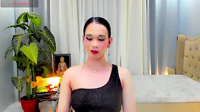 Snapshot of LexiLoreOnTop chatting on 07-25-26, 03:31 LexiLoreOnTop online show from 07-25-26, 03:31