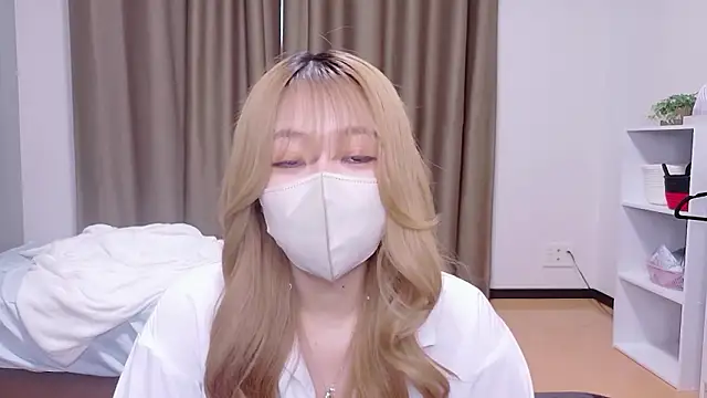 Riona H online show from 05-26-26, 03:46