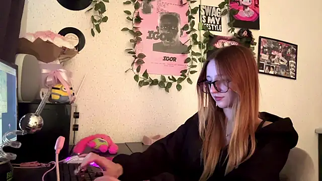 Snapshot of Sunshine_Kira chatting on 05-30-26, 01:30 Sunshine Kira online show from 05-30-26, 01:30