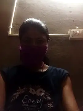 Snapshot of Tiyaasa chatting on 05-29-26, 12:08 Tiyaasa online show from 05-29-26, 12:08