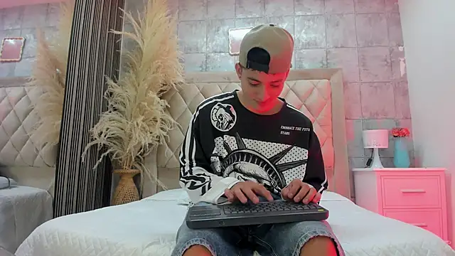 wesley boyy  online show from 05-25-26, 08:37