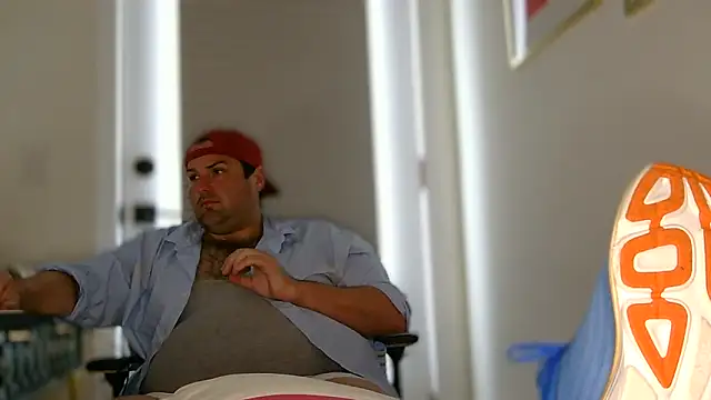ChubbyGayBigFeet online show from 05-24-26, 08:47