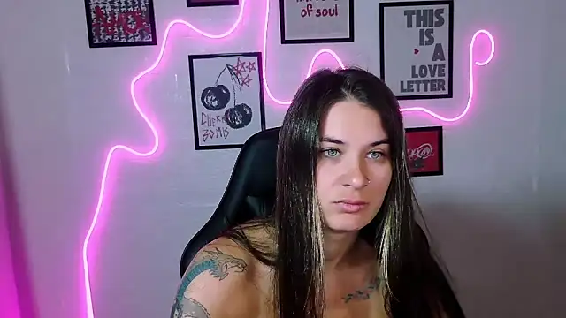 Snapshot of AlisaFrost chatting on 05-28-26, 01:19 AlisaFrost online show from 05-28-26, 01:19