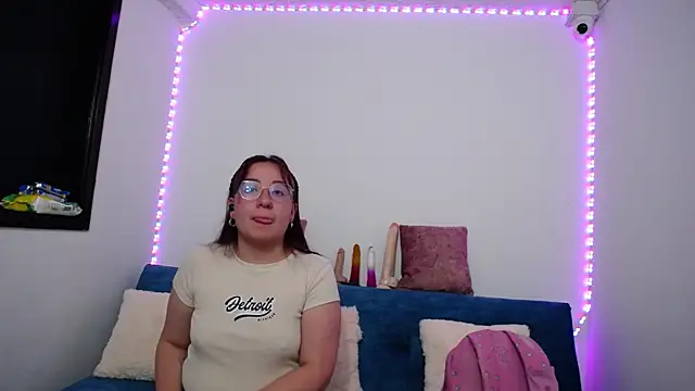 Camila Saenz 0 online show from 05-30-26, 01:41