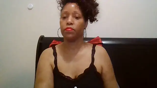MsDeeLive online show from 05-27-26, 04:31
