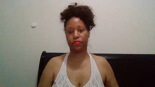 MsDeeLive online show from 05-29-26, 04:32