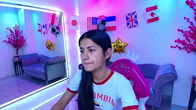 Snapshot of Oriana_wood chatting on 07-16-26, 11:38 Oriana wood online show from 07-16-26, 11:38