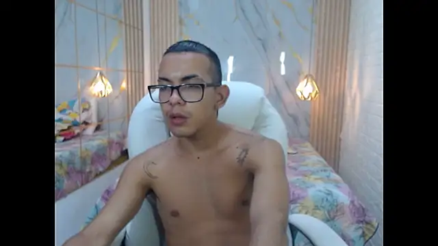 Snapshot of maximiliano_hotdevil chatting on 05-26-26, 02:18 maximiliano hotdevil online show from 05-26-26, 02:18