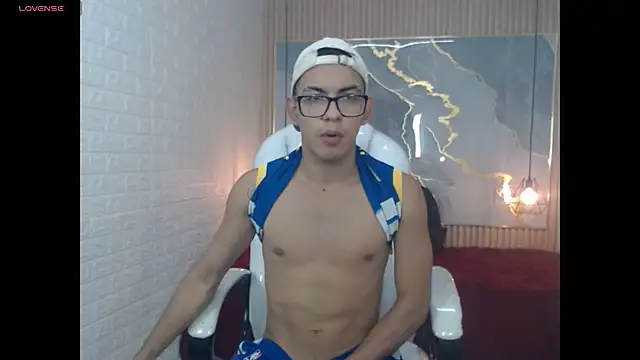 Snapshot of maximiliano_hotdevil chatting on 05-27-26, 09:12 maximiliano hotdevil online show from 05-27-26, 09:12