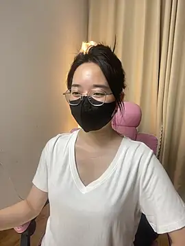 Snapshot of miuu6868 chatting on 05-24-26, 02:00 miuu6868 online show from 05-24-26, 02:00