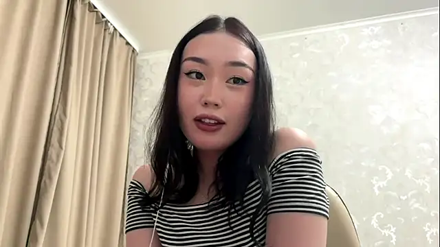 LilowNax online show from 05-26-26, 06:37