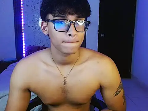 Snapshot of Mr_yisuzz chatting on 05-27-26, 11:29 Mr yisuzz online show from 05-27-26, 11:29