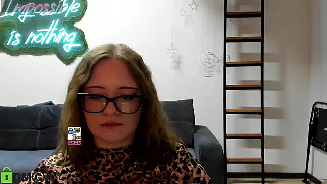 Snapshot of JuliNy_x chatting on 05-26-26, 04:14 JuliNy x online show from 05-26-26, 04:14