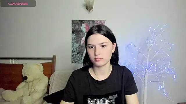 Kira Devi online show from 05-26-26, 07:10