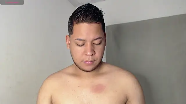 Snapshot of nicolas_cr1 chatting on 06-11-26, 02:59 nicolas cr1 online show from 06-11-26, 02:59