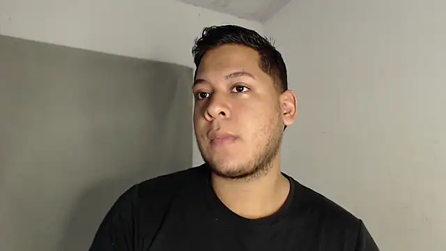 Snapshot of nicolas_cr1 chatting on 06-16-26, 03:53 nicolas cr1 online show from 06-16-26, 03:53