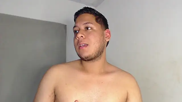 Snapshot of nicolas_cr1 chatting on 06-17-26, 08:21 nicolas cr1 online show from 06-17-26, 08:21
