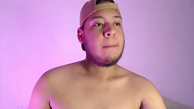 Snapshot of nicolas_cr1 chatting on 07-15-26, 03:23 nicolas cr1 online show from 07-15-26, 03:23
