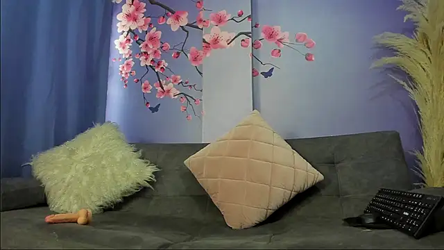 Snapshot of MaddySkyy chatting on 07-10-26, 01:03 MaddySkyy online show from 07-10-26, 01:03