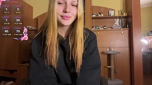 Snapshot of xXMelanieseXx chatting on 06-20-26, 04:54 xXMelanieseXx online show from 06-20-26, 04:54
