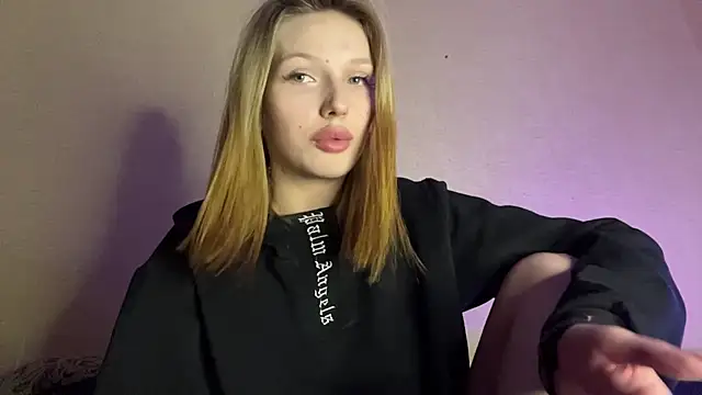 Snapshot of xXMelanieseXx chatting on 07-17-26, 06:24 xXMelanieseXx online show from 07-17-26, 06:24