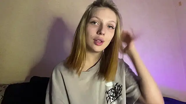 Snapshot of xXMelanieseXx chatting on 07-20-26, 08:22 xXMelanieseXx online show from 07-20-26, 08:22