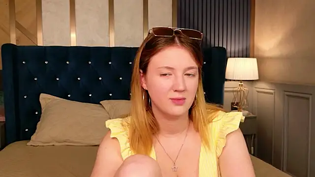 Snapshot of Laura_Stellar chatting on 07-14-26, 05:45 Laura Stellar online show from 07-14-26, 05:45