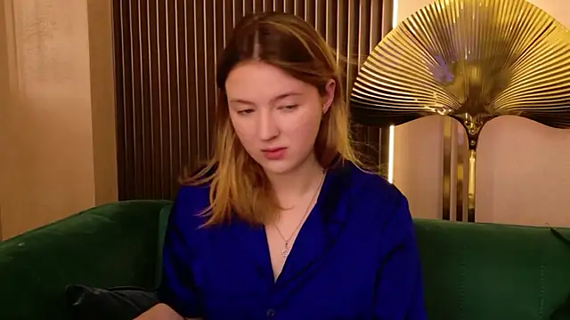 Snapshot of Laura_Stellar chatting on 07-18-26, 05:33 Laura Stellar online show from 07-18-26, 05:33