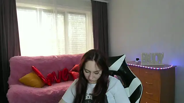 ModelGyrl online show from 06-04-26, 02:39