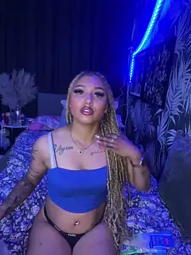 YoungXylena online show from 05-28-26, 06:27