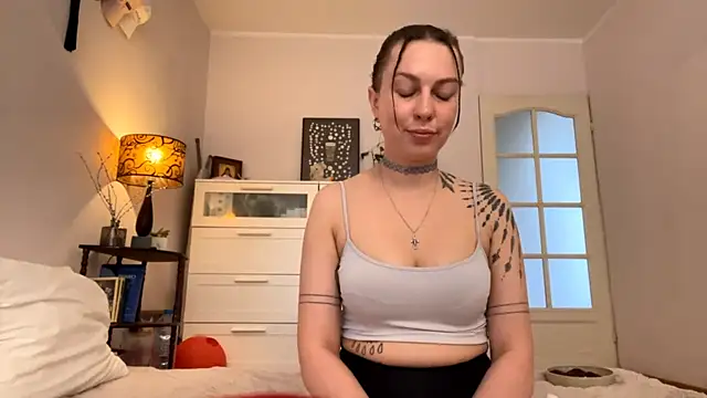 Snapshot of EvelynCharm_ chatting on 05-26-26, 02:24 EvelynCharm online show from 05-26-26, 02:24