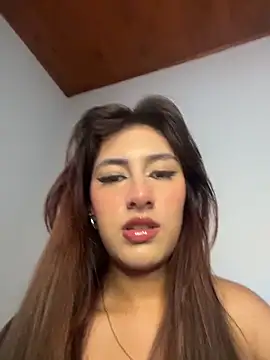 Snapshot of velariasoft_ chatting on 06-12-26, 03:55 velariasoft online show from 06-12-26, 03:55