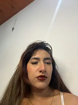 Snapshot of velariasoft_ chatting on 06-18-26, 05:06 velariasoft online show from 06-18-26, 05:06